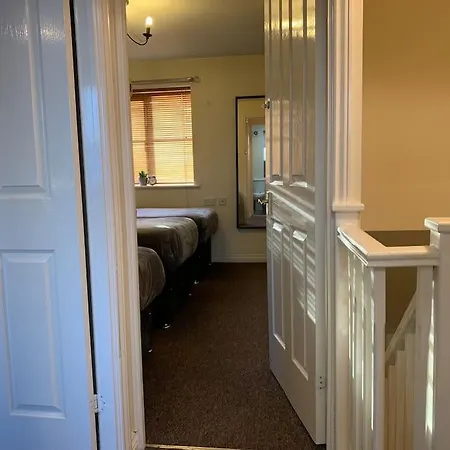 Villa House - 10min To Centre - Sleeps 4 - Parking Birmingham