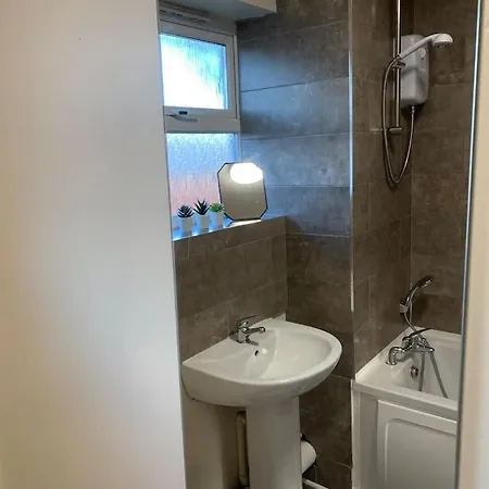 House - 10min To Centre - Sleeps 4 - Parking Birmingham