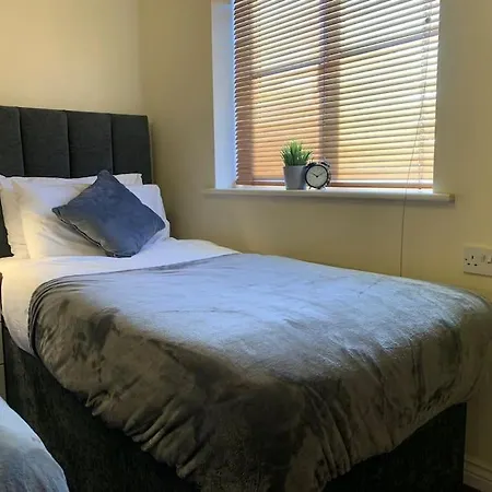 House - 10min To Centre - Sleeps 4 - Parking Villa *